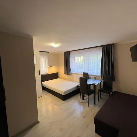 Maximo - 50m From The アパート